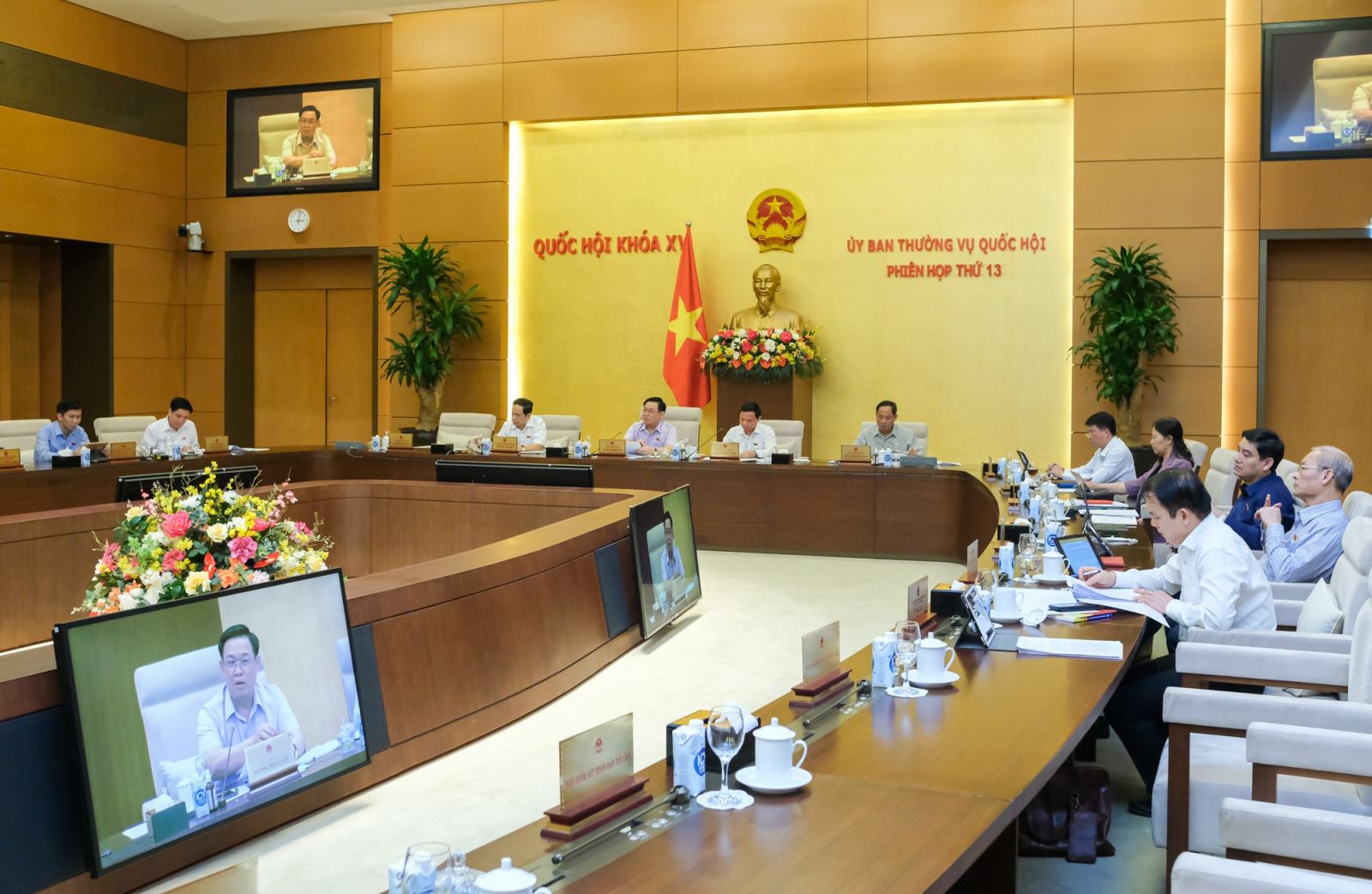 UBTVQH quyết nghị ban hành 'cẩm nang' giám sát VBQPPL