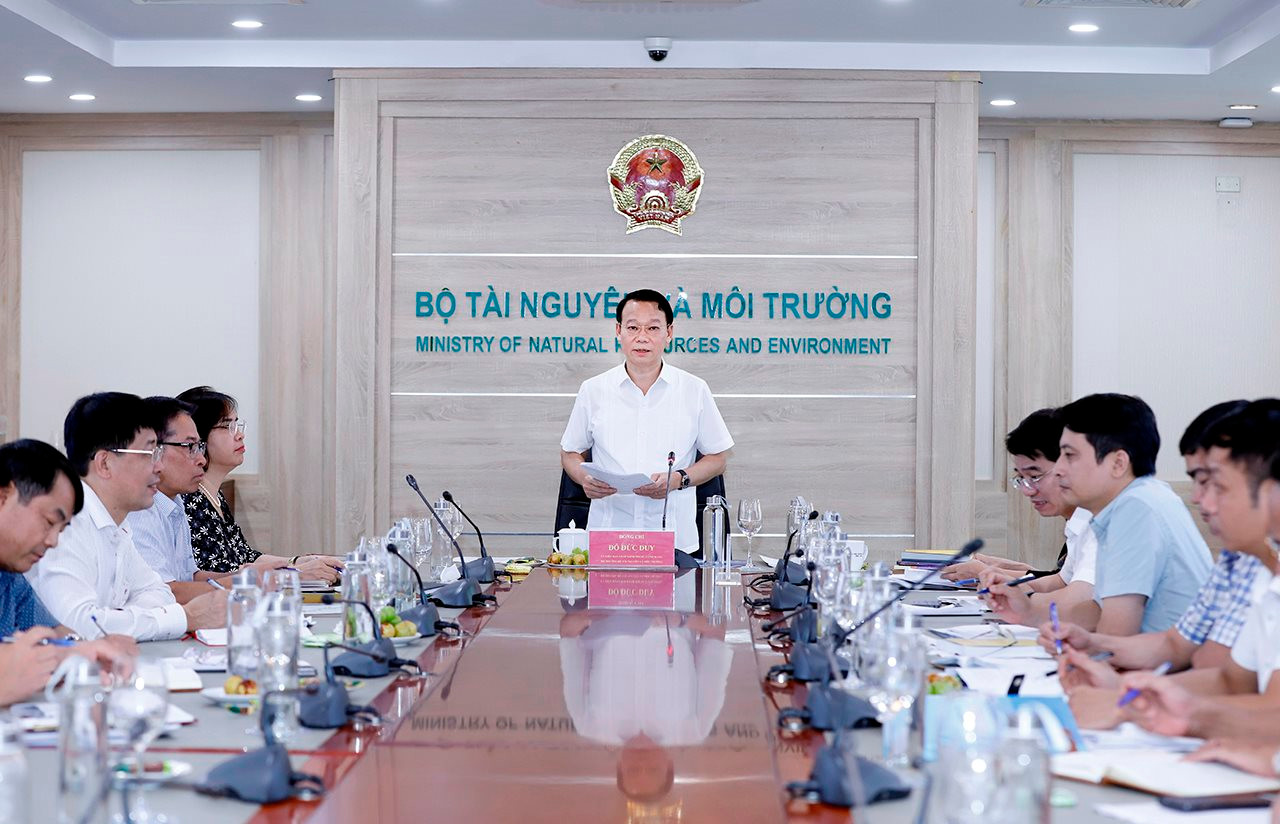 Bộ trưởng Đỗ Đức Duy chủ trì họp hoàn thiện Nghị định xử phạt vi phạm hành chính trong lĩnh vực đất đai