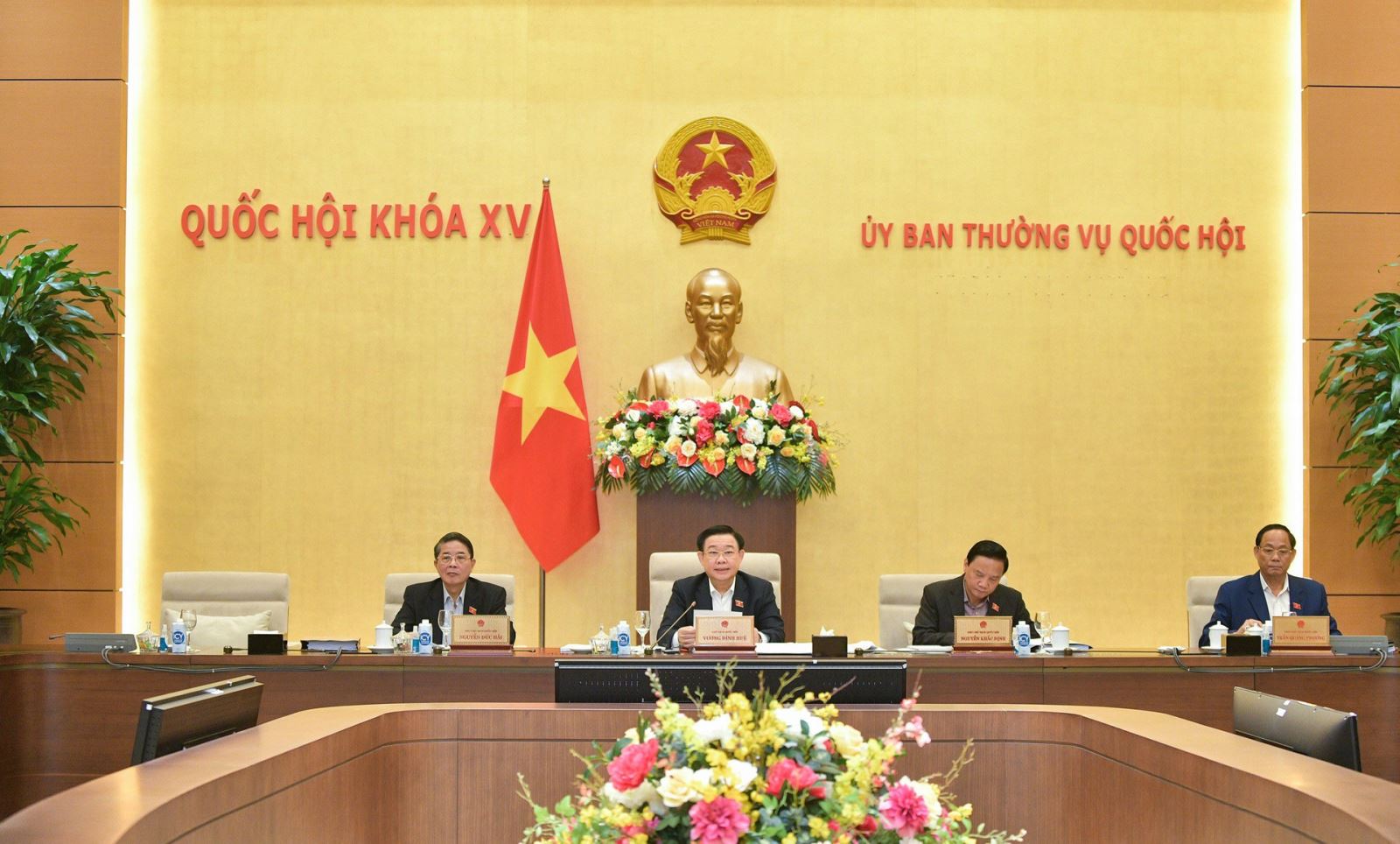 Ủy ban Thường vụ Quốc hội cho ý kiến về dự thảo Luật Đất đai (sửa đổi)