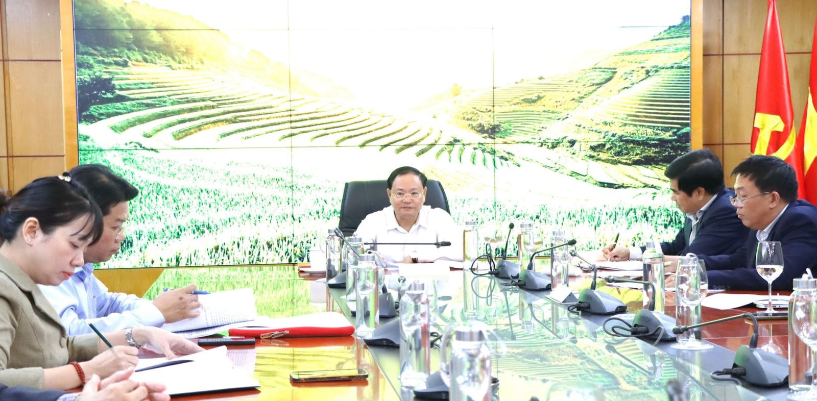 Đẩy mạnh phân cấp, phân quyền trong việc giao các khu vực biển để khai thác, sử dụng