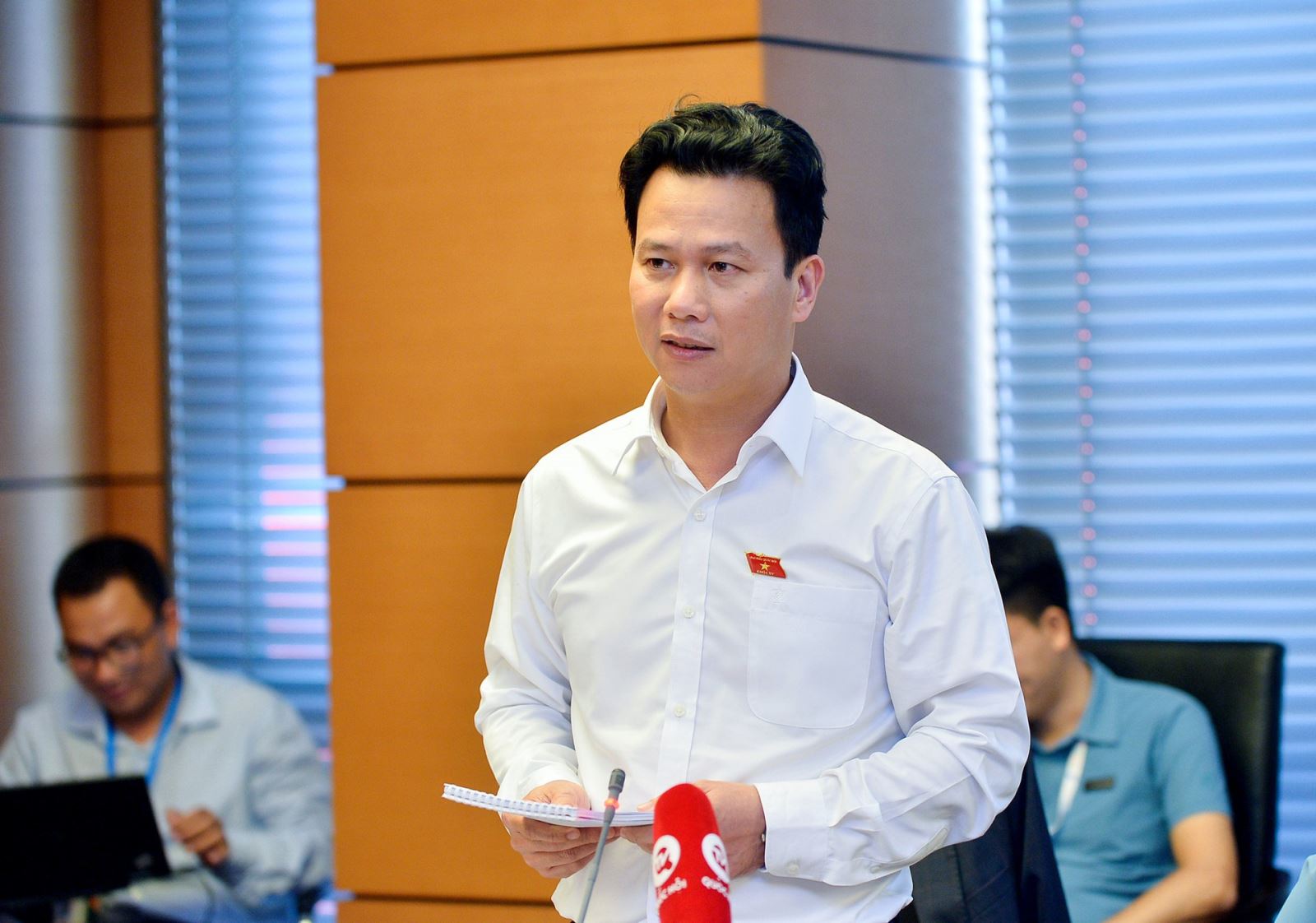 Đại biểu Quốc hội tổ 10 thảo luận về dự thảo Luật Đất đai (sửa đổi)