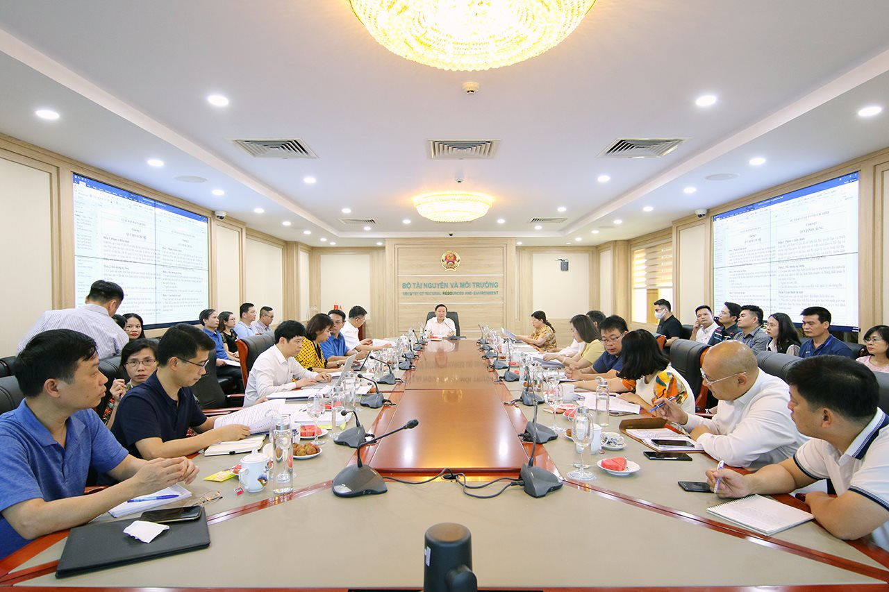 Bộ Tài nguyên và Môi trường tiếp tục họp hoàn thiện dự án Luật Đất đai (sửa đổi)