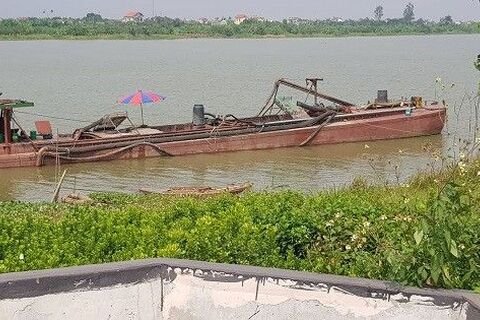 Tăng cường công tác thanh tra, kiểm tra và có biện pháp xử lý tình trạng các tàu hút cát trên sông Hồng