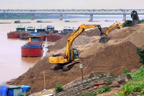 Thu hồi Giấy phép khai thác khoáng sản với các doanh nghiệp không thực hiện nghĩa vụ tiền thuế cấp quyền khai thác khoáng sản