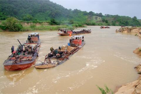 Ngăn chặn việc khai thác cát tại sông Krông Nô